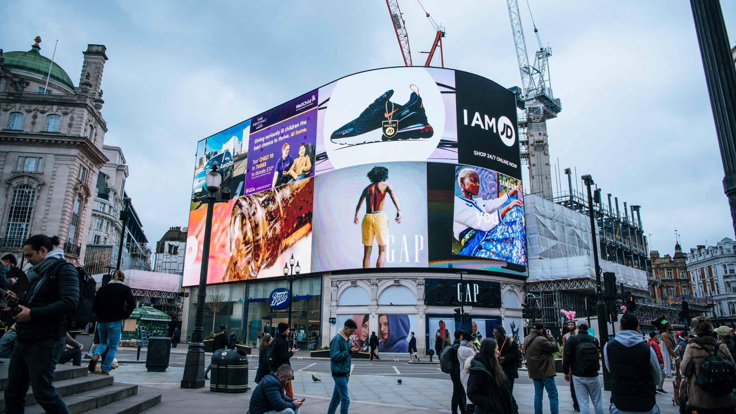 London Piccadilly Circus digital screens, featuring adverts by well-known retailers and brands.